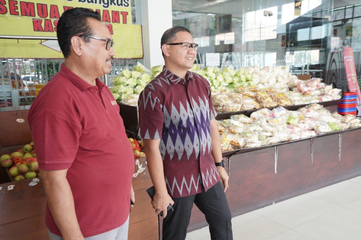 Isi Hari Libur Pj. Wali Kota Batu Dr. Aries Tinjau Pengambilan Sampah, Keliling ke Masyarakat dan Pusat Oleh-Oleh