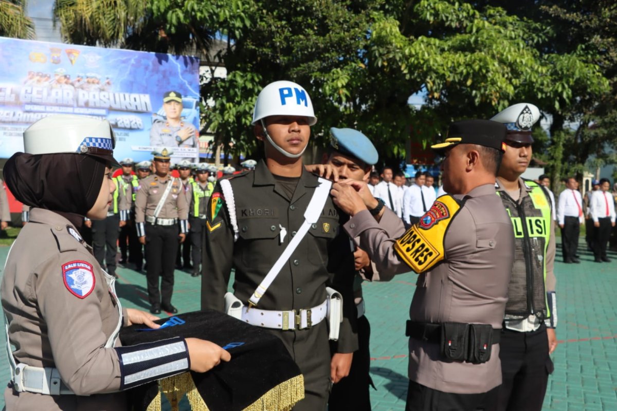 Pimpin Apel Gelar Pasukan Operasi Keselamatan Semeru 2026, Wakapolres Batu, Kompol Anton Wujudkan Kamseltibcarlantas Aman