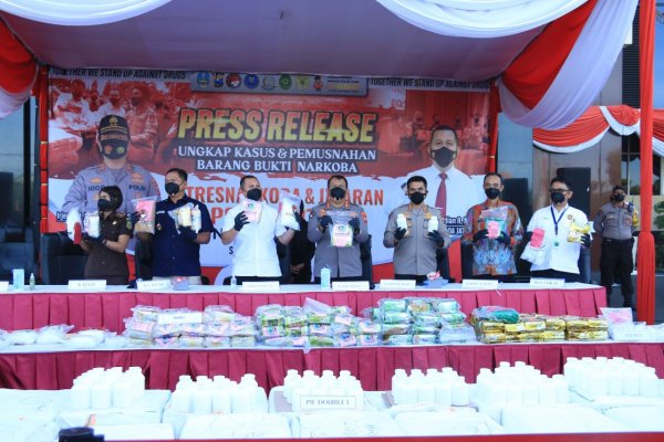 Polda Jatim Musnahkan Jutaan Butir Obat Keras, Sabu, Ekstasi dan Ganja