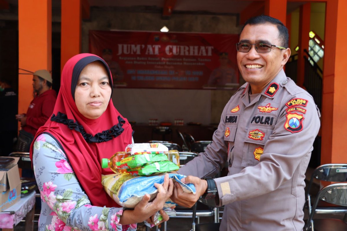 Peringati Hari Bhayangkara ke-77, Polres Batu Distribusikan Bansos