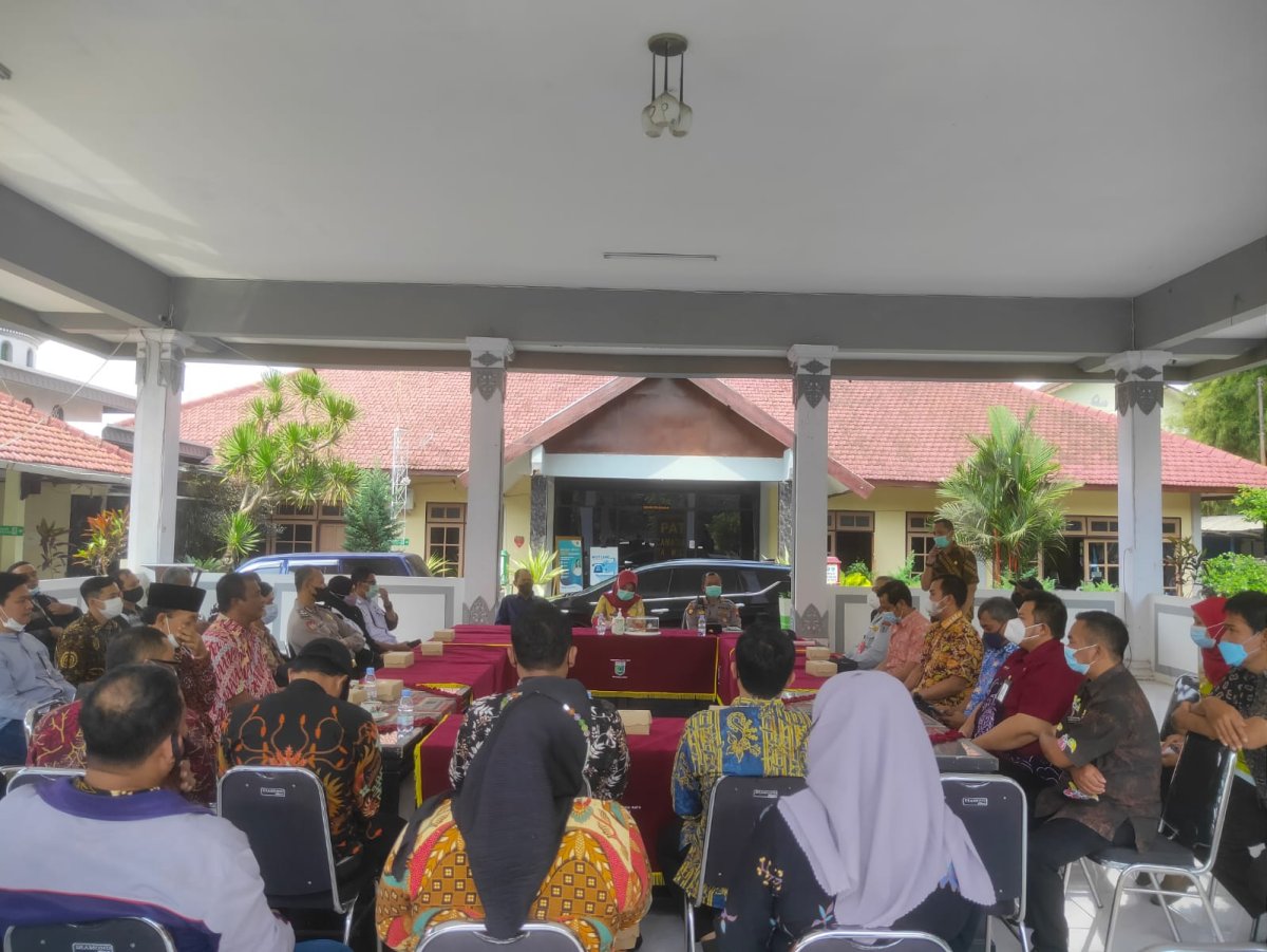 Bahas Pertenak Terdampak PKM, Muspika Junrejo Gelar Rakor