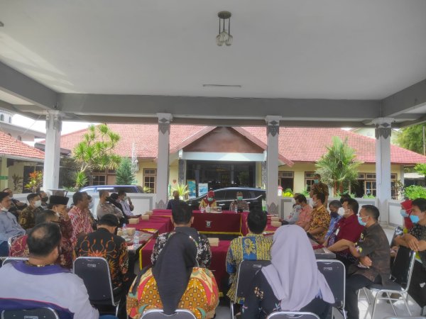Bahas Pertenak Terdampak PKM, Muspika Junrejo Gelar Rakor