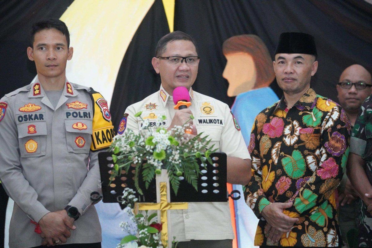 Pastikan Ibadah Natal Aman, Pj. Wali Kota Batu Dr. Aries Kunjungi Gereja