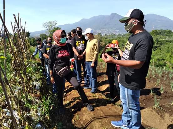 Wali Kota Batu Dewanti Rumpoko, Kunjungi Kebun Penelitian KPFI