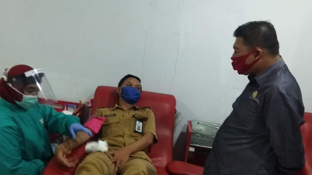 Stok Darah Menipis, Ketua Dewan dan Ajudan Donorkan Darahnya