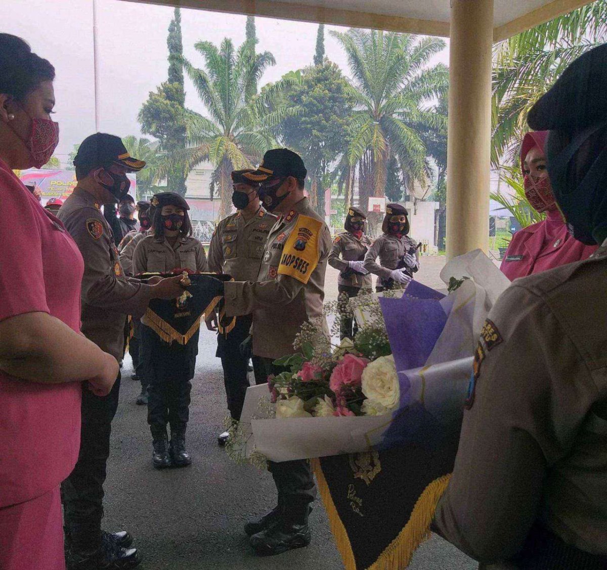 Resmi Berganti, Sertijab Kapolres Batu Berlangsung Haru