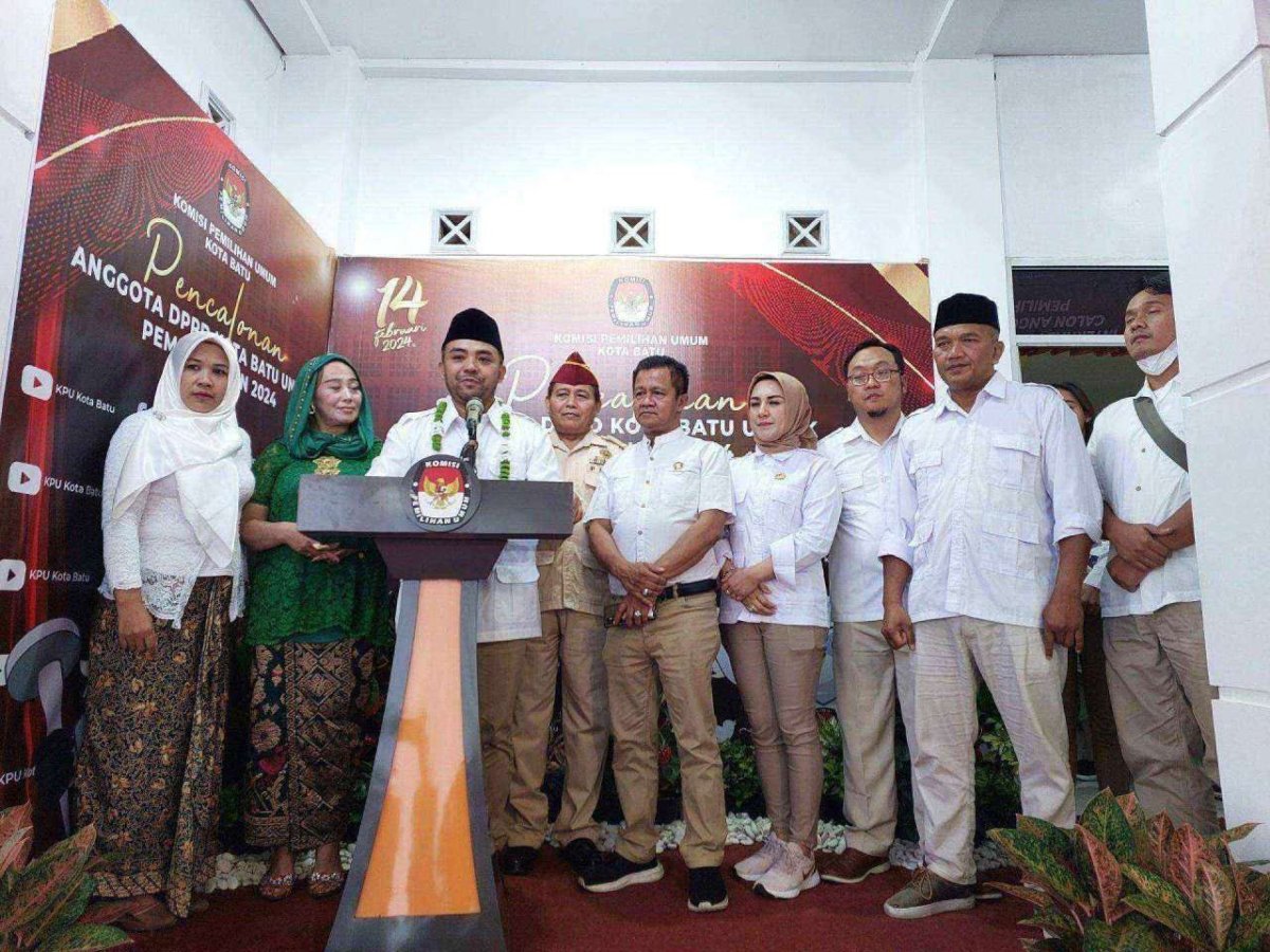 Serahkan Berkas Bacaleg, Ketua DPC Partai Gerindra Kota Batu Hely Suyanto: Kami Siap Menangkan Pileg dan Pilpres