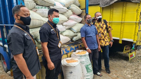 Satreskrim Polres Blitar Kota, Kawal Bantuan Jagung dari Presiden RI