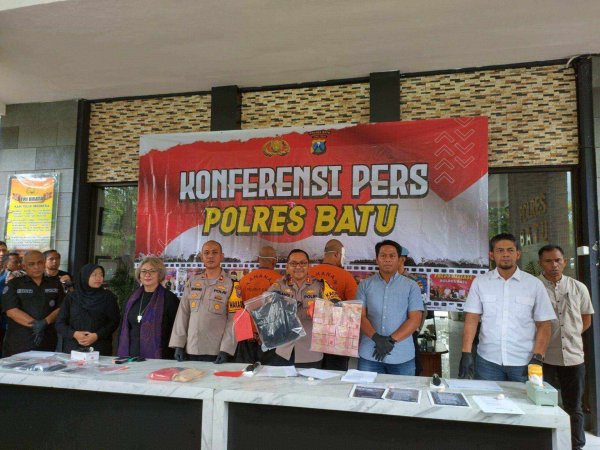 Gelar Konferensi Pers, Polres Batu Ungkap Kasus Pemerasan Oknum Wartawan dan Aktivis Perlindungan Anak, Amankan Uang Rp 150 Juta