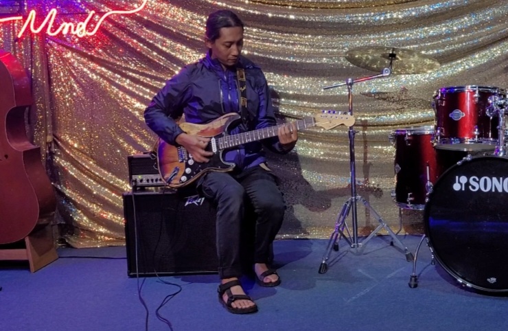 Chord Gitar dan Lirik Lagu Galau Bayu Skak di Film Yowes Ben