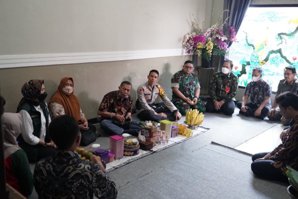 Kapolres Batu AKBP Oskar dan Forkopimda Sambang Rumah Cakades, Himbau Kamtibmas Jelang Pilkades