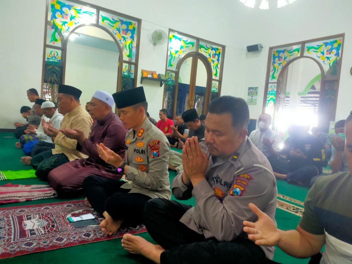 Doakan Korban Gempa di Cianjur, Kapolres Batu AKBP Oskar dan Bhayangkari Laksanakan Salat Gaib