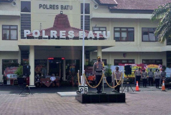 Polres Batu Gelar Apel Pasukan OPS Yustisi Penegakan Hukum Disiplin Prokes