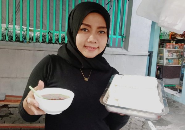 Warga Kota Batu ini Bertahan Jualan Pempek Palembang, Ditengah Pandemi