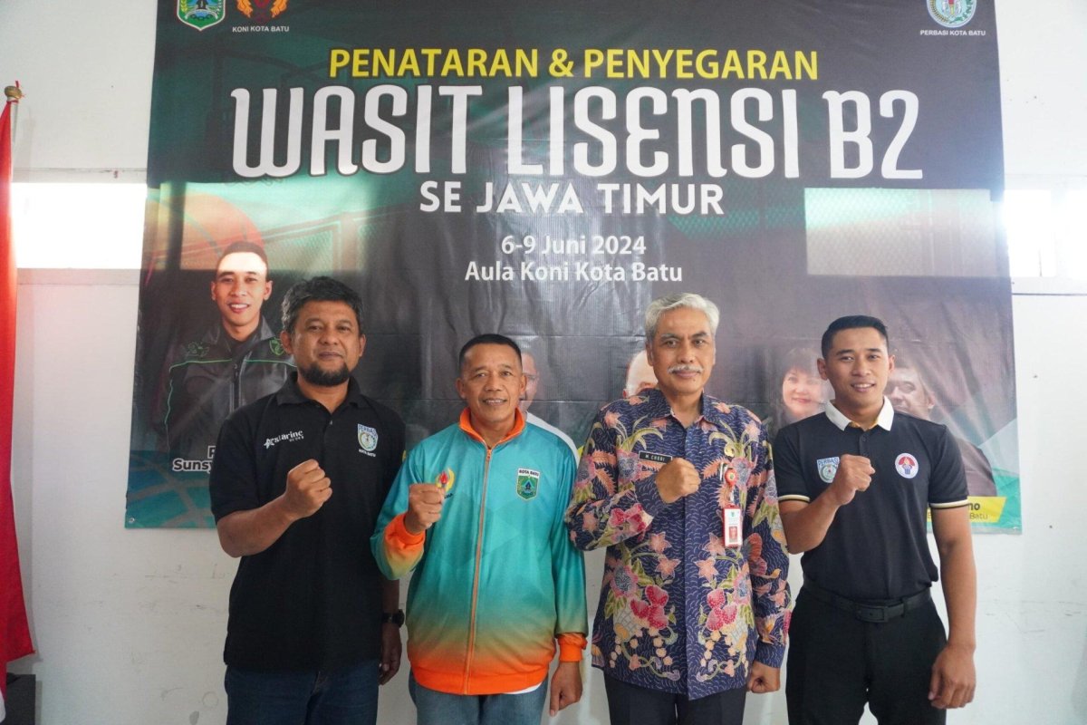 Penataran dan Penyegaran Wasit Lisensi B2 se-Jawa Timur di Aula KONI Kota Batu