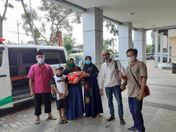 Inspiratif, TKSK Turen Bantu Persalinan Keluarga Kurang Mampu