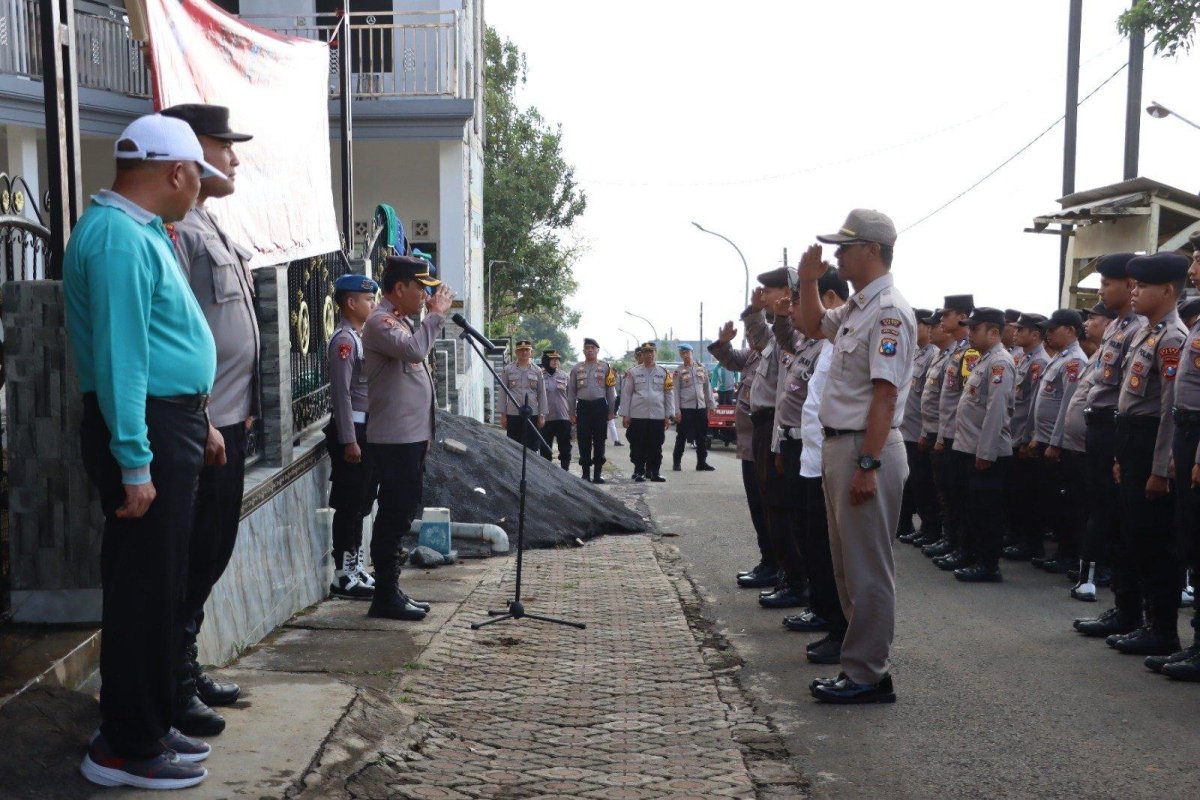 Sinergi dengan Masyarakat, Polres Batu Gelar Apel Jum’at Curhat di Desa Tlekung