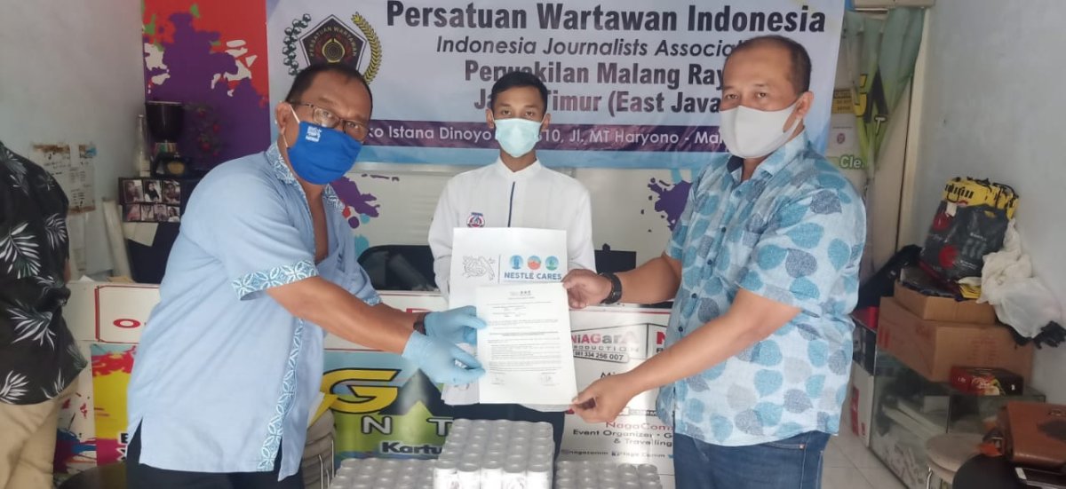Nestle Bagikan Produk Susu Bear Brand ke PWI Malang Raya