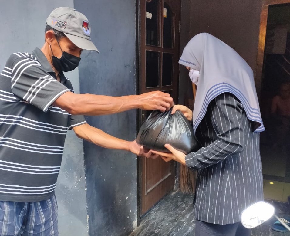 Warga Senang, Pembagian 86 Paket Sembako Kampung DX Patmanam Dinoyo Sukses