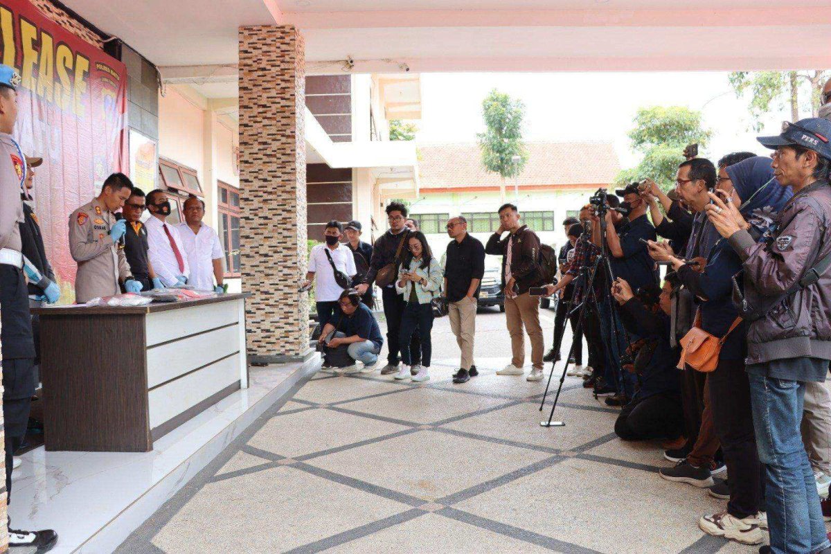Kapolres Batu Beri Klarifikasi Soal Oknum Anggota Intel Datangi Rumah Aktivis Agung Shinta, AKBP Oskar: Bukan Anggota Polres Batu