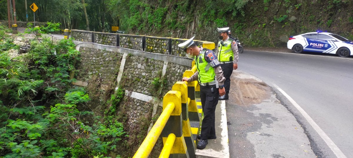 Siaga Tanggap Bencana, Satlantas Polres Batu Lakukan Patroli di Kawasan Payung