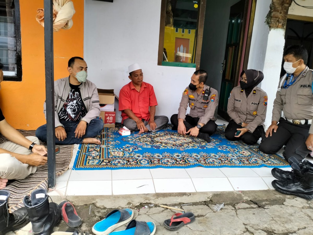 Wujud Empati Kepada Korban Tragedi Stadion Kanjuruhan, Polresta Malang Kota Kunjungi Rumah Duka