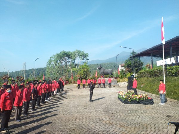DPC PDI Perjuangan Kota Batu Gelar Upacara Bendera, Punjul Santoso: Sebagai Penerus Bangsa, Kita Harus Meneruskan Perjuangan Bung Karno