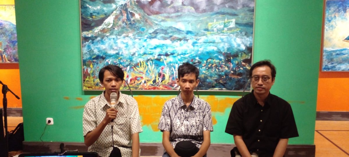 Usung Tema “MARITIM”, Ariel Seniman Muda Gelar Pameran Lukisan di Gallery Raos