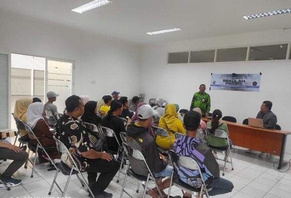 Tingkatkan Kompetensi Pedagang Pasar Induk Among Tani, Diskoperindag Bersama Tim Pengabdian Masyarakat UB Gelar Sekolah Pasar