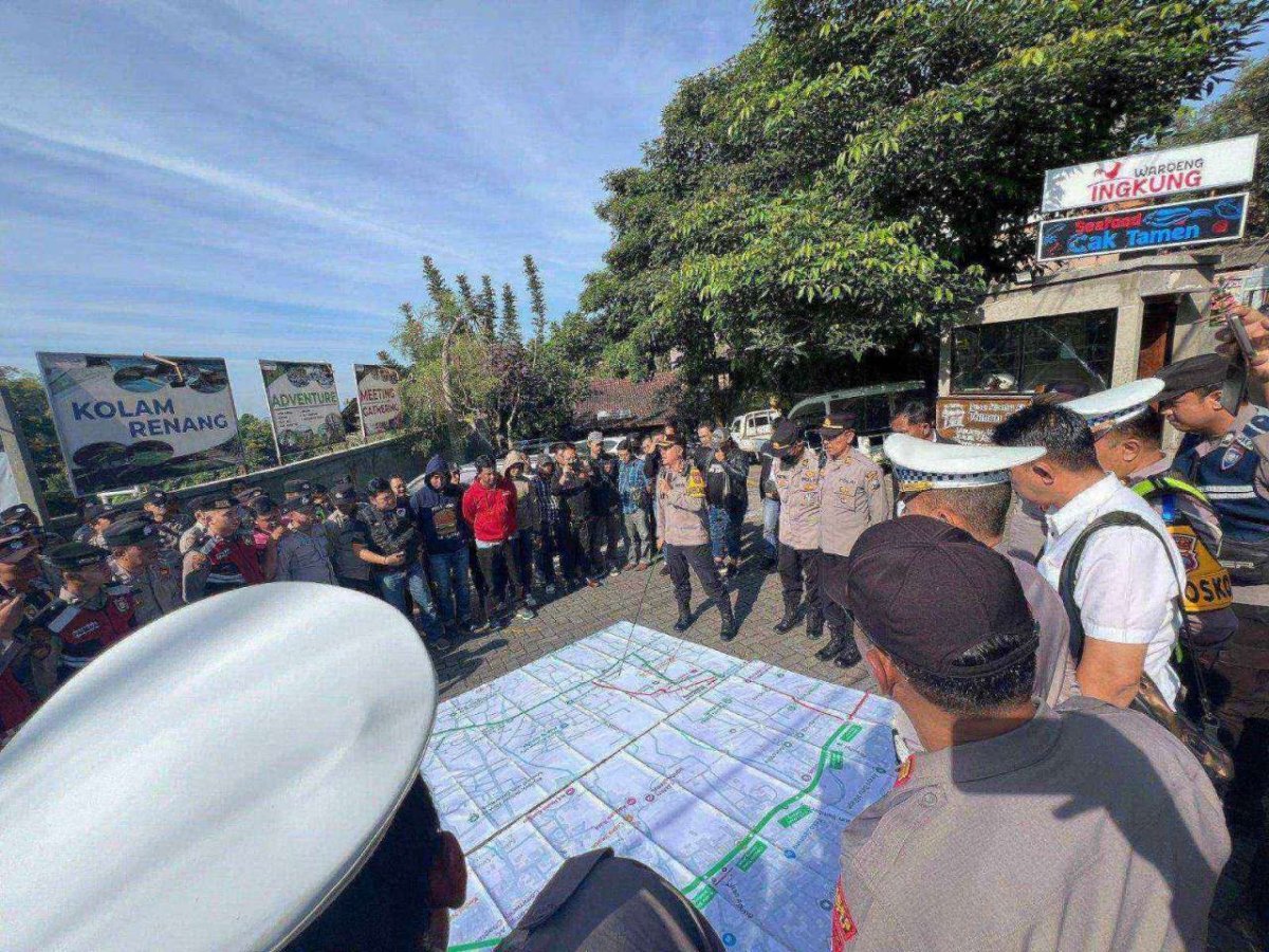 Harapkan Karnaval Giripurno Kondusif, Kabag Ops Polres Batu, Kompol Anton Widodo Pimpin Apel Pengamanan TFG