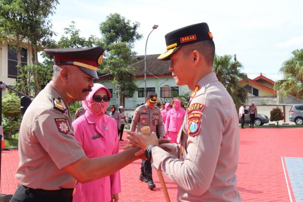 Kapolres Batu AKBP Oskar, Pimpin UKP Pengabdian Anggota Hari Sugiantoro