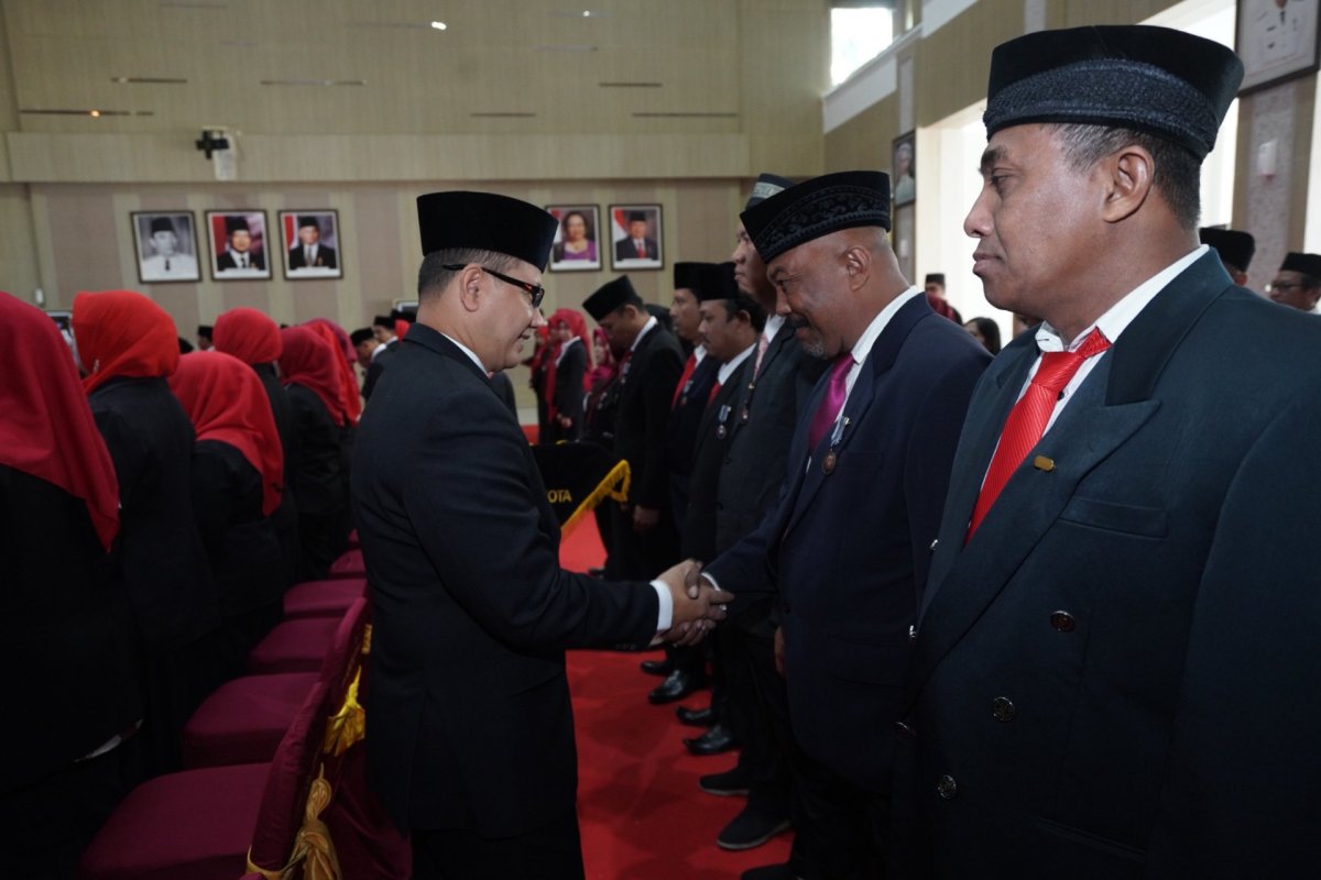 Penganugerahan Satya Lancana Karya Satya 2023, Pj. Wali Kota Batu Dr. Aries: Bangun Ide Kreatif dan Inovasi Sebagai Legacy di Unit Kerja
