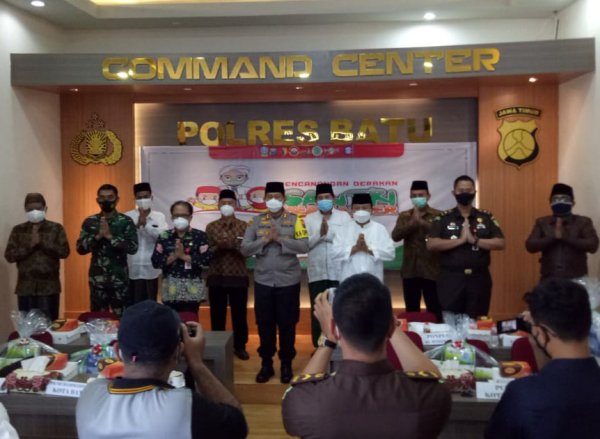 Kapolres Batu Ikuti Vidcon Santri Bermasker, Program Polda Jatim Cegah Sebaran Covid-19