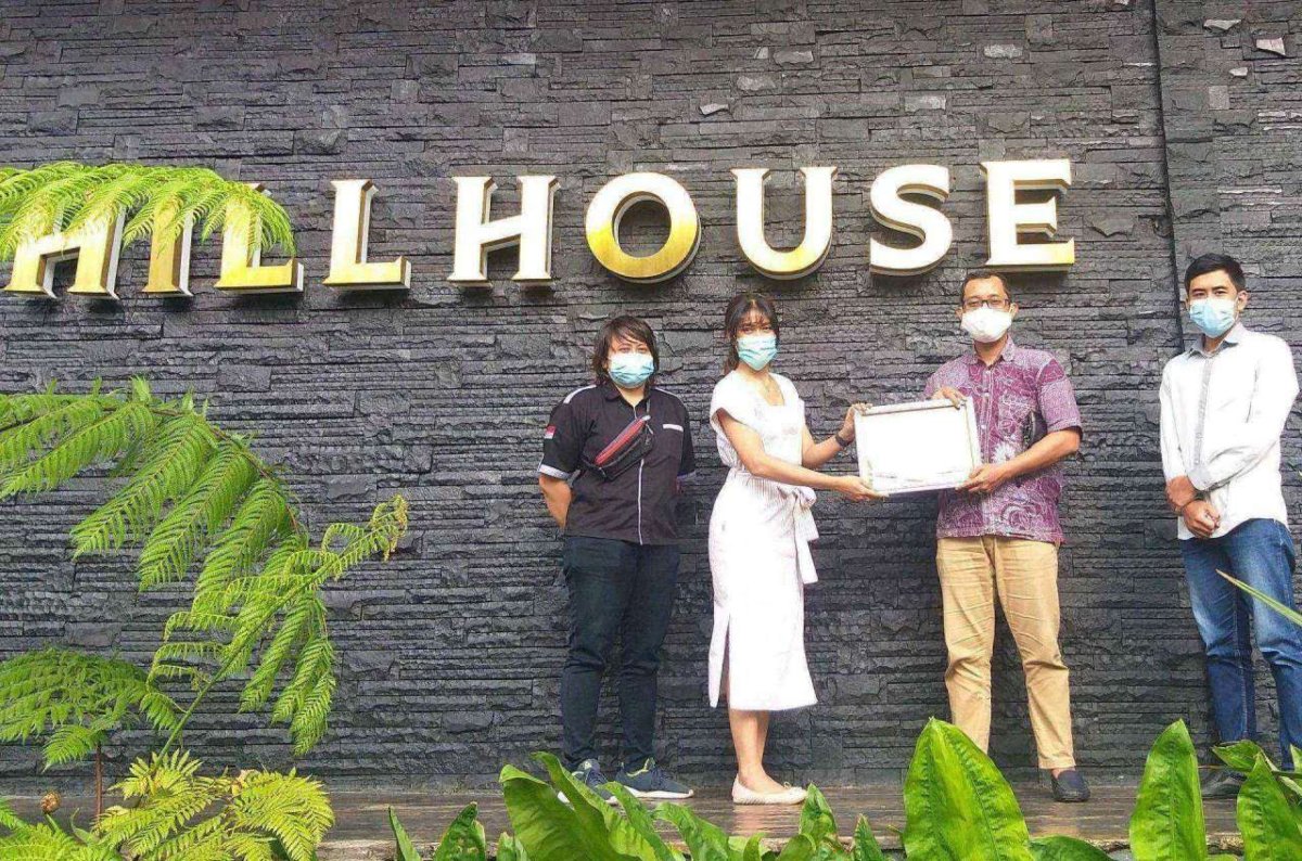 Sertifikat Partnership Volunteer LBH Malang, Diserahkan ke Hill House Batu