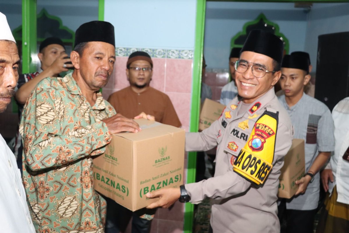 Berikan Tali Asih Berupa Bansos, Polres Batu Sampaikan Pesan Jaga Kamtibmas Melalui Program SULING