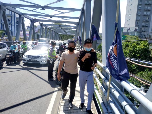 Anggota Polsek Lowokwaru Polresta Malang Kota, Berhasil Gagalkan Percobaan Bunuh Diri Seorang Pelajar