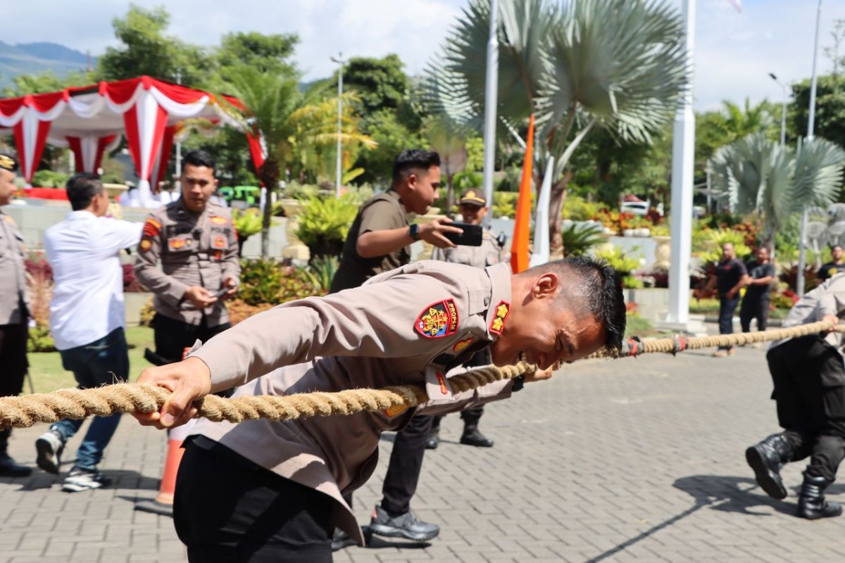 Jelang Puncak HUT Bhayangkara ke-77, Kapolres Batu AKBP Oskar Gelar Lomba Tarik Truk Polres Batu