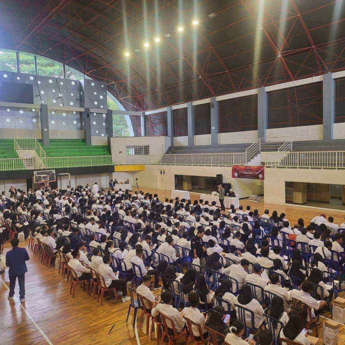 KPU Kota Batu Gelar Pelantikan Anggota KPPS Kelurahan Sisir di GOR Gajah Mada