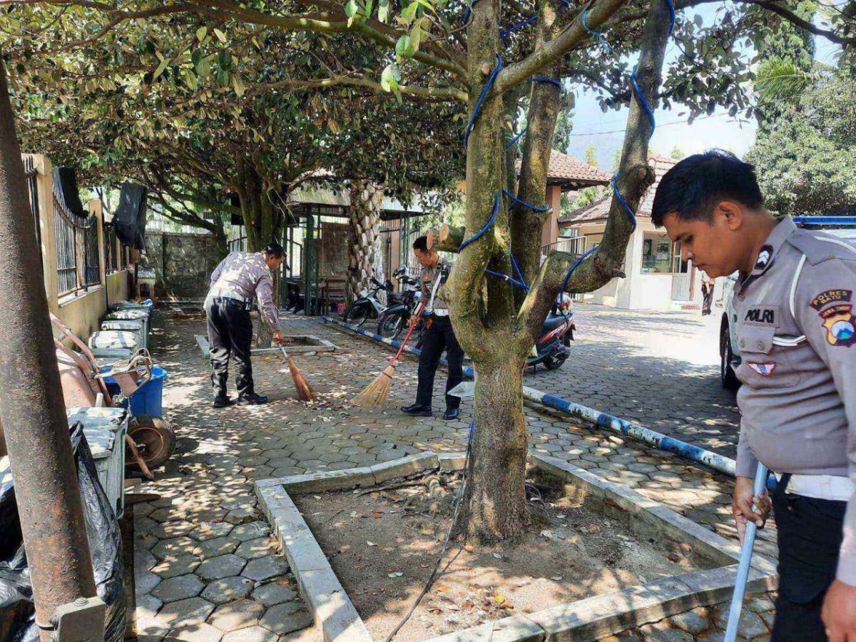 Sambut Harlantas Bhayangkara ke-69, Satlantas Polres Batu Gelar Bakti Sosial