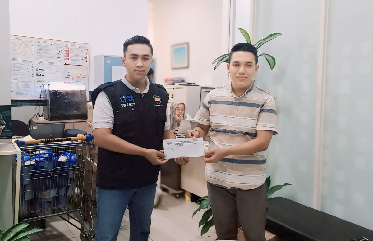 Direktur Lippo Plaza Batu Salurkan Zakat Melalui Yayasan SEMAIN