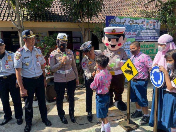 Sosialisasi dan Motivasi Pelajar Tertib Berlalu Lintas, Sat Lantas Polres Batu Luncurkan Si Bontas
