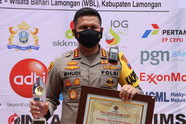 Hari Pers Nasional, Kombes Pol. Buher Raih Penghargaan Tertinggi dari PWI Jatim