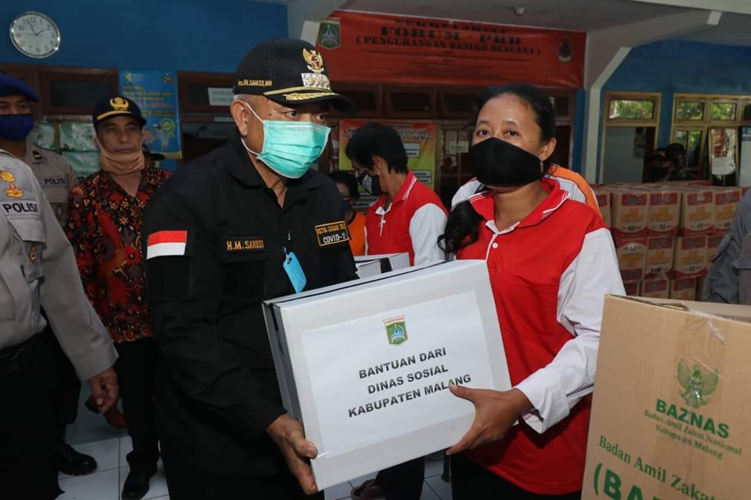 Peduli Korban Banjir, Sanusi Berikan Bantuan Sembako