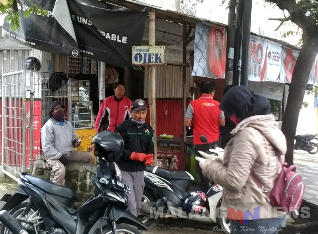 Bagikan Masker Gratis, ROB Imbau Masyarakat Dukung Pencegahan Penyebaran Virus Corona