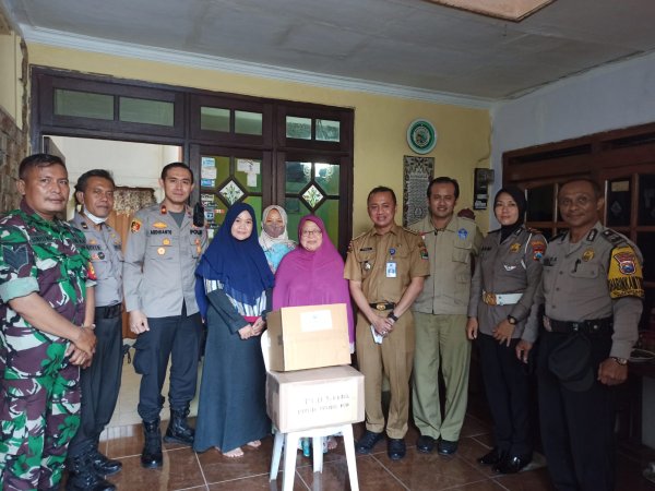 Bersama Forkopimca, Kapolsek Blimbing Takziah ke Keluarga Korban Tertabrak Kereta Api