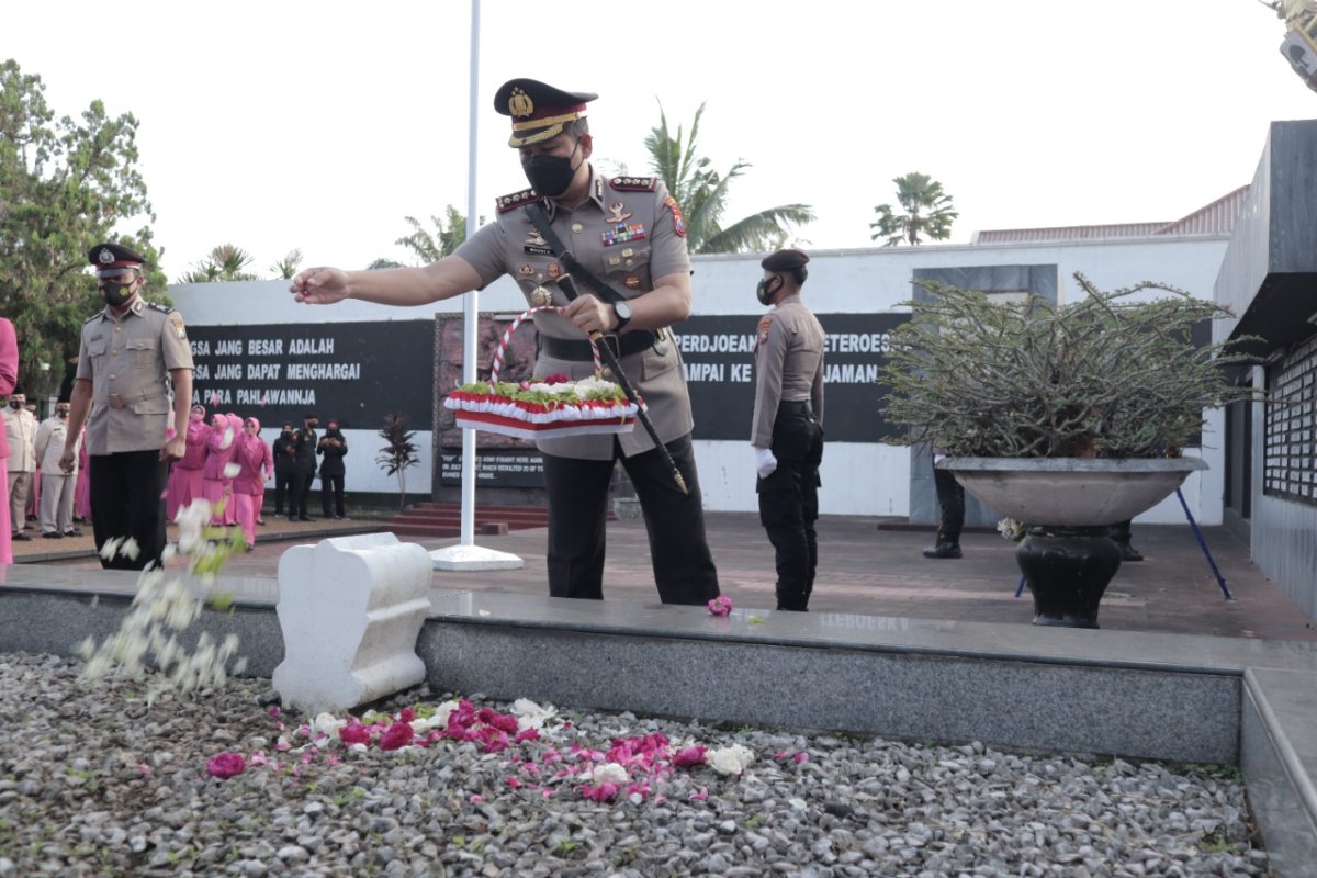 Kenang Jasa Pahlawan, Polresta Malang Kota Ziarah Ke TMP TRIP