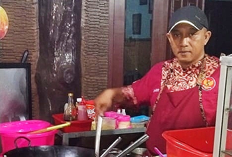 Berbekal Sabar dan Inovasi, Nawi Bagong Sukses Jualan Nasgor di Tengah Pandemi