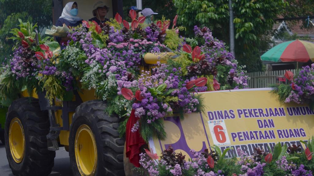 Batu Art Flower Carnival Tampilkan 100 Mobil Hias Sukses Digelar, Kadisparta: Bangkitkan Perekonomian dan Kearifan Lokal