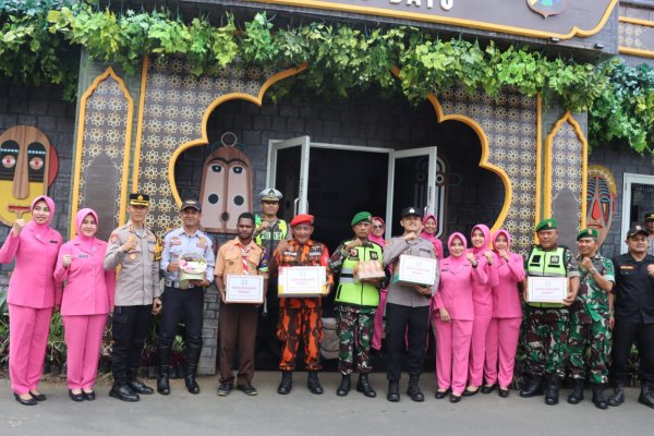 Kunjungi Pos Pengamanan, Kapolres Batu AKBP Oskar Pesan Anggota Layani Masyarakat Sepenuh Hati
