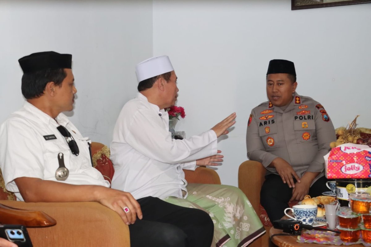 Kapolres Batu AKBP Aris Silaturahmi ke Kediaman Ketua MUI Kota Batu, Perkuat Sinergitas